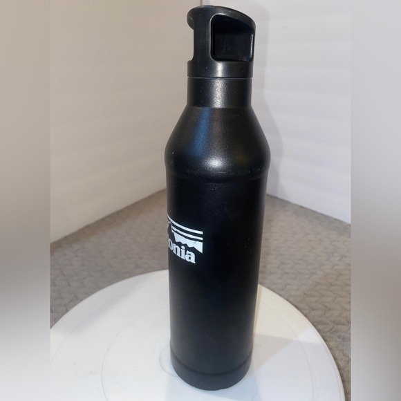 Patagonia Miir 23 Oz Water Bottle Black with White Logo Design - Picture 2 of 7